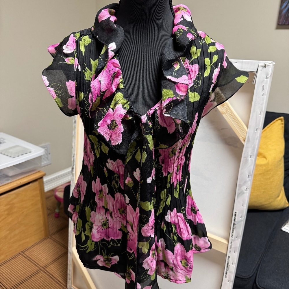 Adorable Sunny Leigh Blouse Size Small